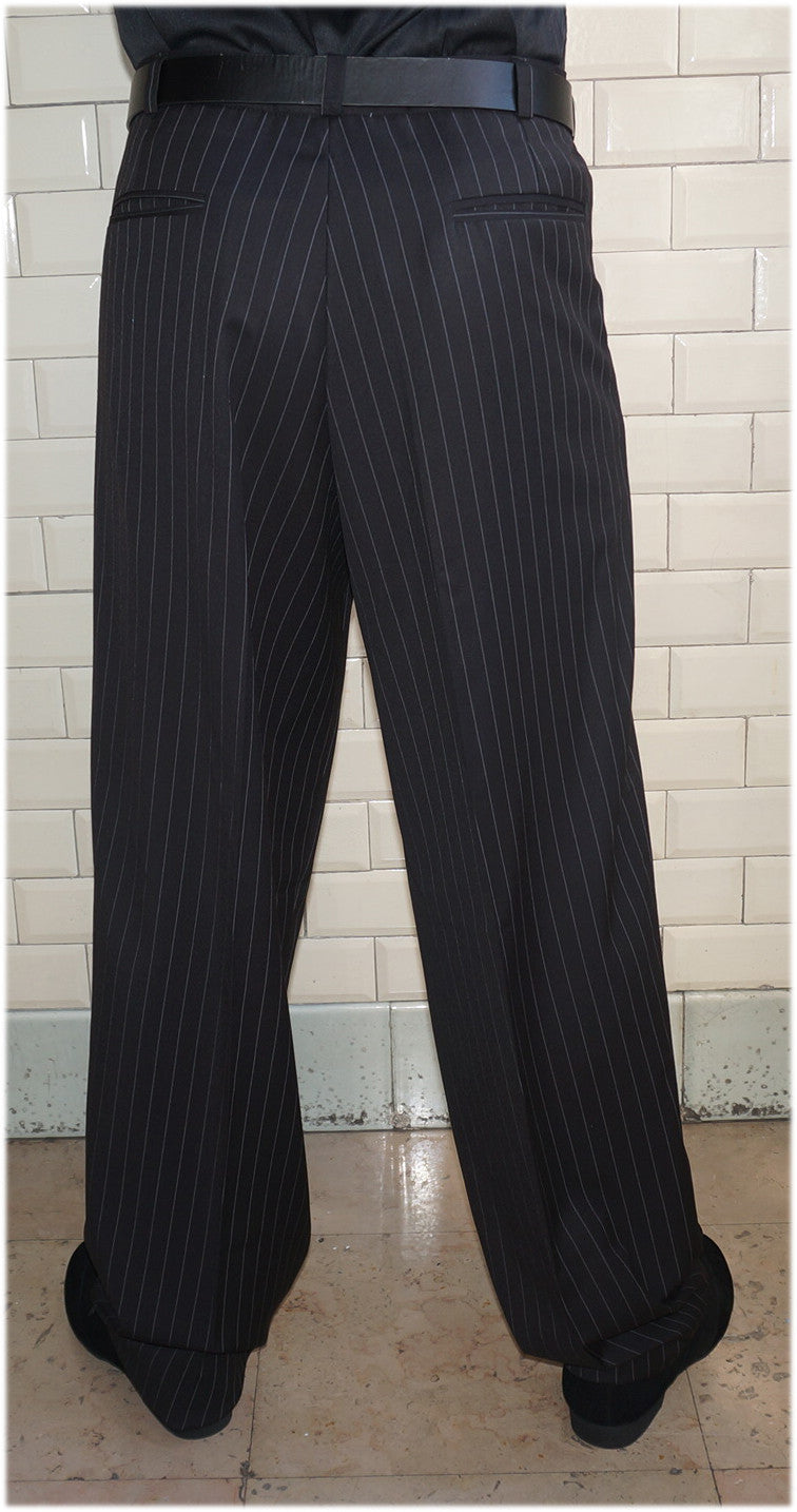 4 corazones Pantalon PH201 noir fines rayures blanches à pinces.  UNIQUEMENT EN STOCK, PAS DE COMMANDE POSSIBLE EN ARGENTINE